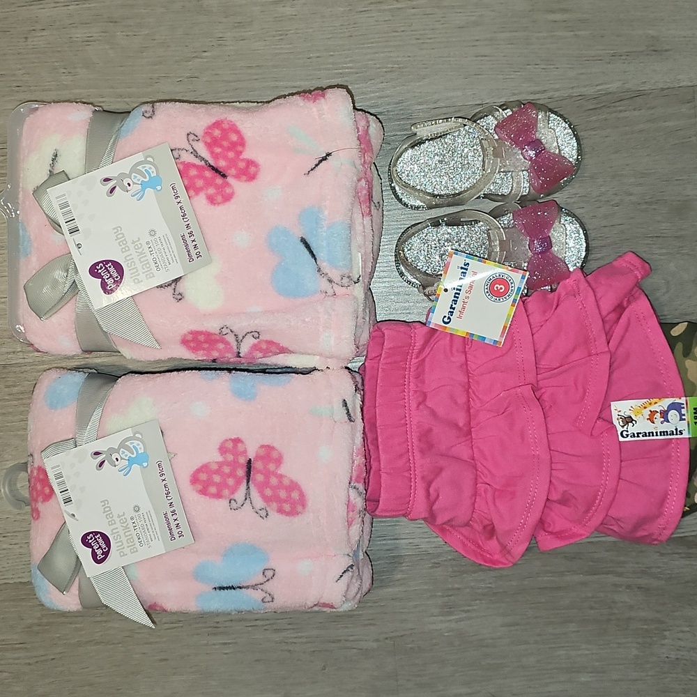 Pink Butterfly Blanket, Silver Jelly Sandals, and Camo Leggings/W Pink Skirt